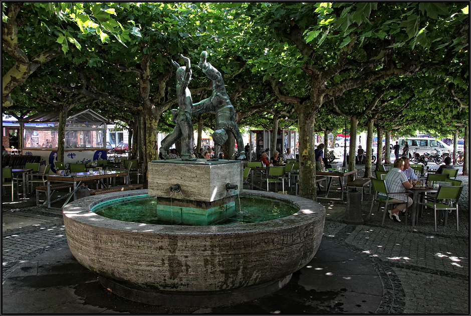 Radschlägerbrunnen auf dem Burgplatz-Düsseldorf